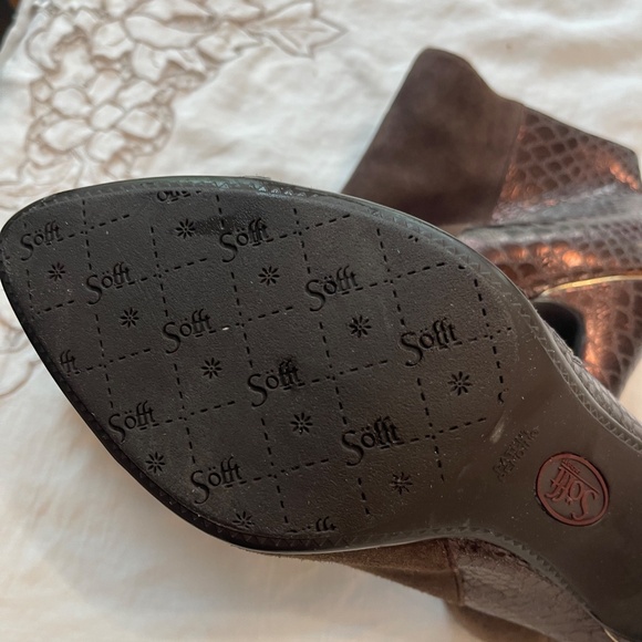 Soft and supple dark brown suede bootie w/snakeskin accents  from Sofft  size 10 - Picture 3 of 5